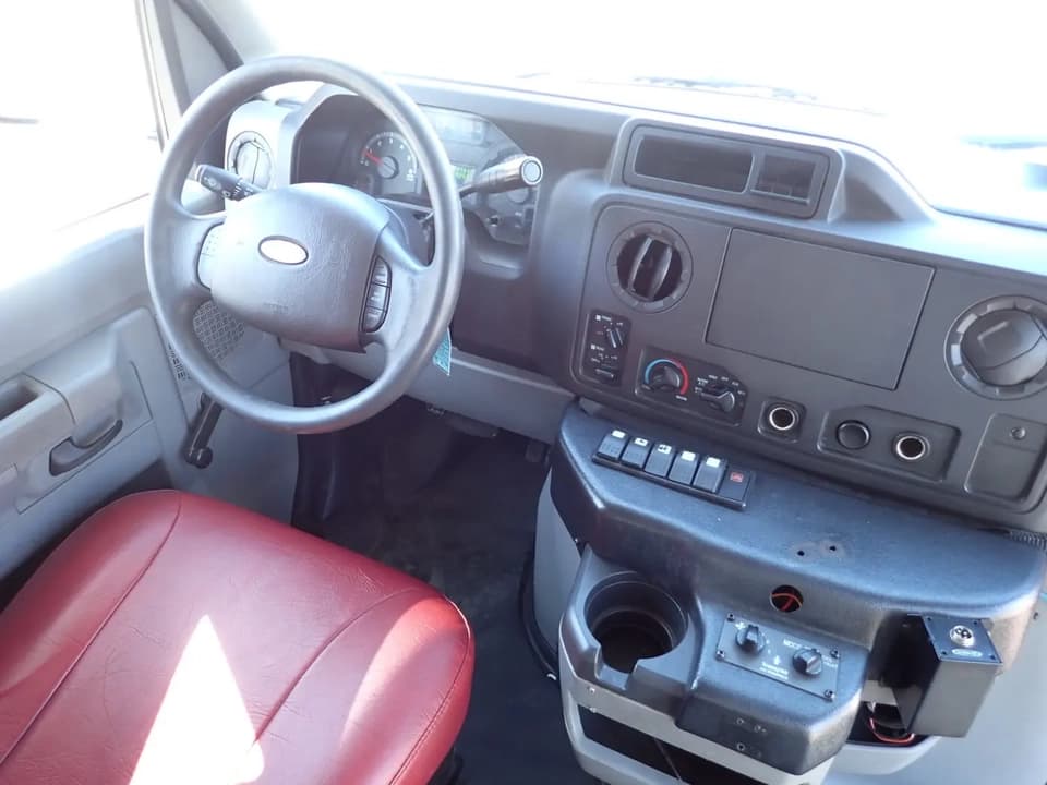 2019 Elkhart Coach EC II Shuttle Bus - Thumbnail 9 2019 Elkhart Coach EC II Shuttle Bus - Thumbnail 9