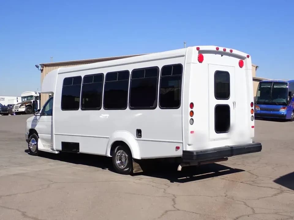 2019 Elkhart Coach EC II Shuttle Bus - Thumbnail 4 2019 Elkhart Coach EC II Shuttle Bus - Thumbnail 4