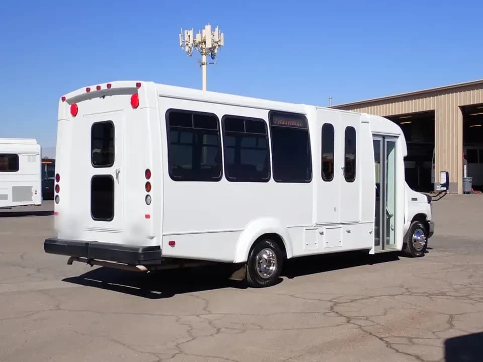 2019 Elkhart Coach EC II Shuttle Bus - Thumbnail 5 2019 Elkhart Coach EC II Shuttle Bus - Thumbnail 5