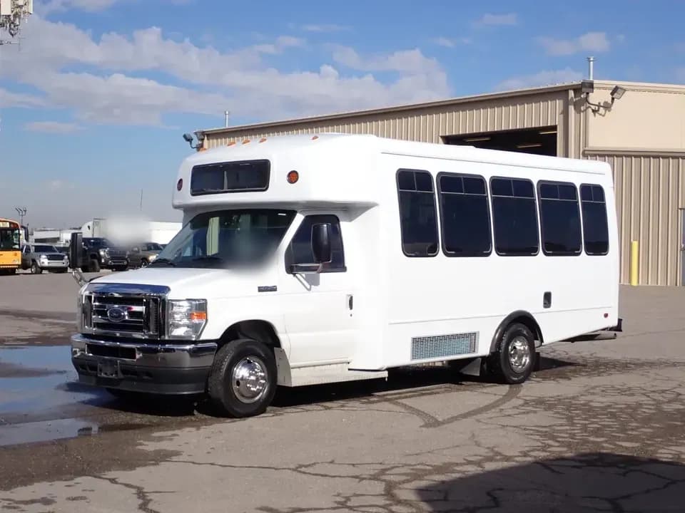 2021 Elkhart Coach EC II ADA Shuttle Bus - Thumbnail 2 2021 Elkhart Coach EC II ADA Shuttle Bus - Thumbnail 2