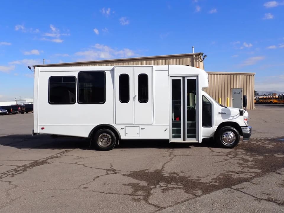 2021 Elkhart Coach EC II ADA Shuttle Bus - Thumbnail 3 2021 Elkhart Coach EC II ADA Shuttle Bus - Thumbnail 3
