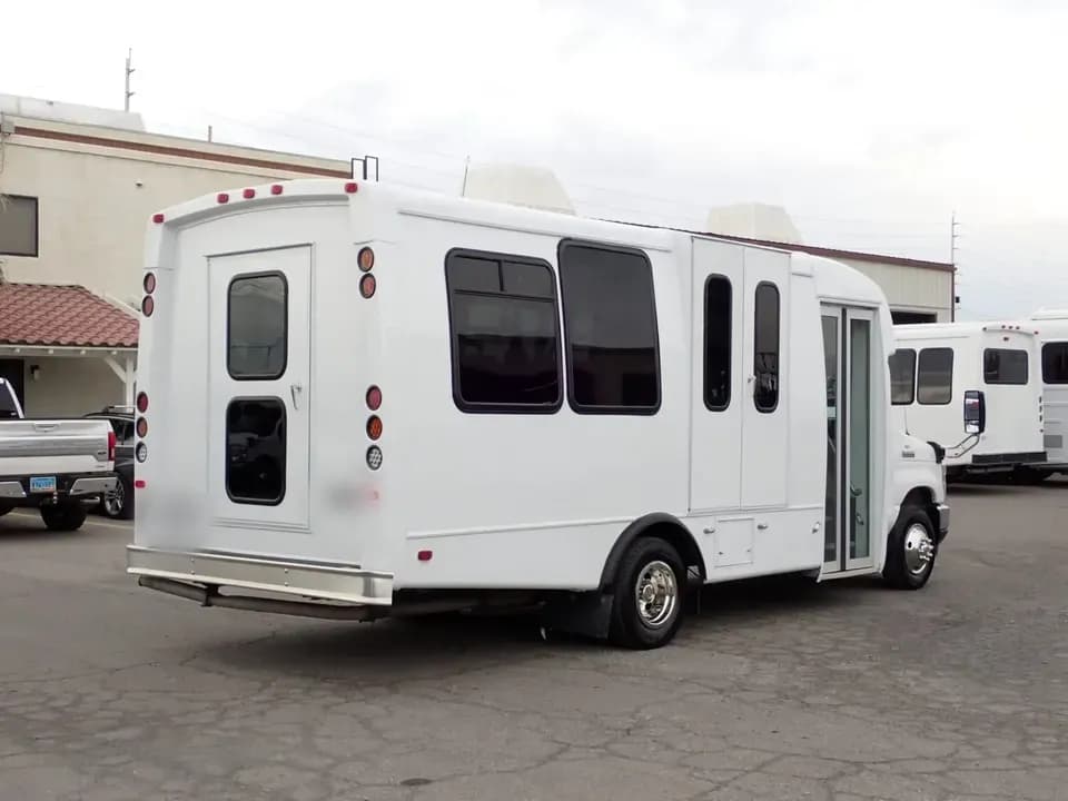 2021 Elkhart Coach EC II ADA Shuttle Bus - Thumbnail 5 2021 Elkhart Coach EC II ADA Shuttle Bus - Thumbnail 5