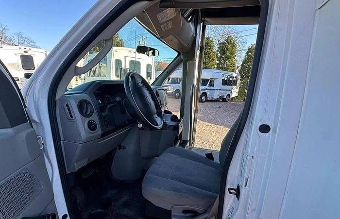 2016 Ford E450 Non-CDL ADA Shuttle Bus - Thumbnail 6 2016 Ford E450 Non-CDL ADA Shuttle Bus - Thumbnail 6