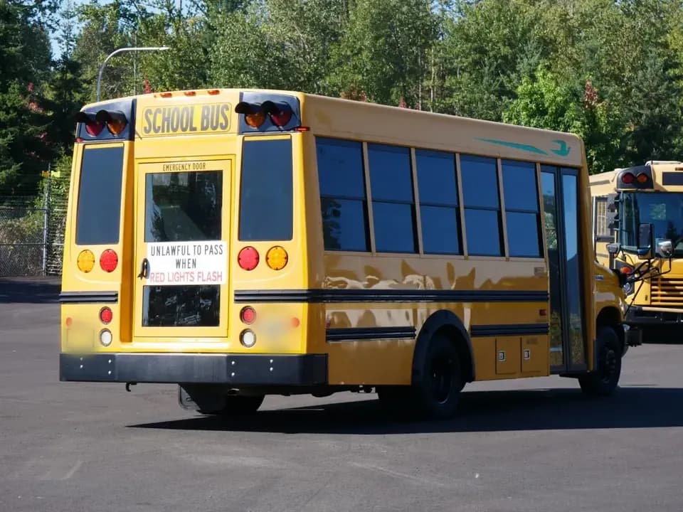 2016 Ford E450 Girardin Mini School Bus - Thumbnail 3 2016 Ford E450 Girardin Mini School Bus - Thumbnail 3