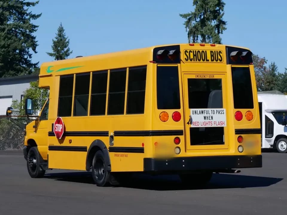 2016 Ford E450 Girardin Mini School Bus - Thumbnail 4 2016 Ford E450 Girardin Mini School Bus - Thumbnail 4