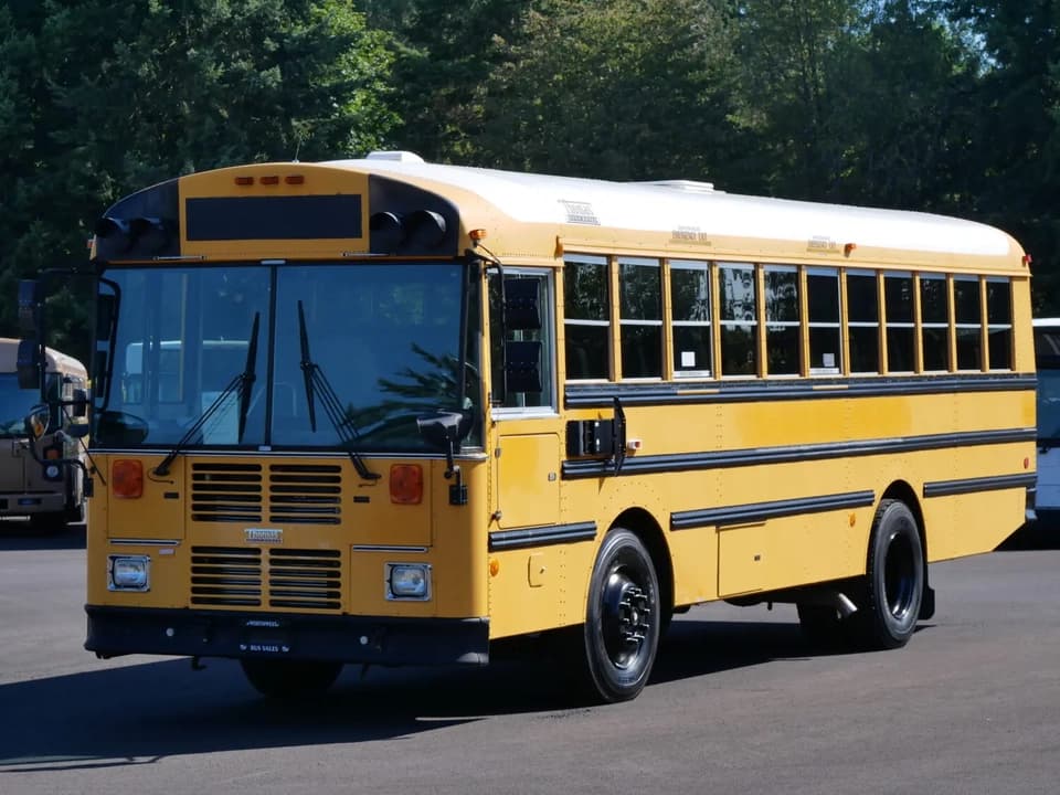 2005 Thomas Built Saf-T-Liner School Bus - Thumbnail 2 2005 Thomas Built Saf-T-Liner School Bus - Thumbnail 2