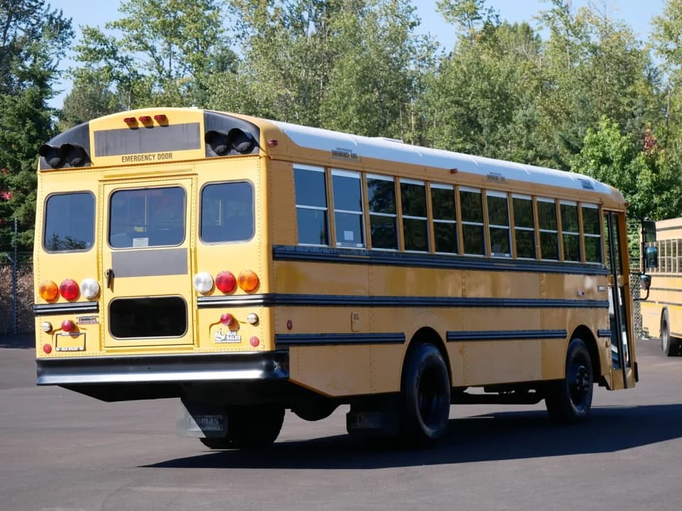 2005 Thomas Built Saf-T-Liner School Bus - Thumbnail 3 2005 Thomas Built Saf-T-Liner School Bus - Thumbnail 3