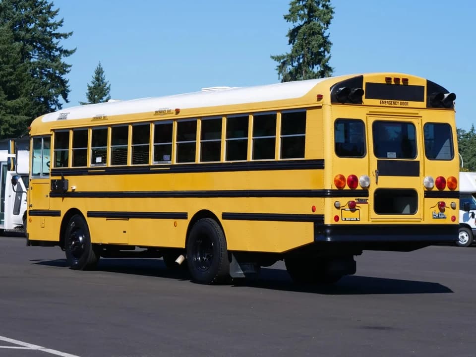 2005 Thomas Built Saf-T-Liner School Bus - Thumbnail 4 2005 Thomas Built Saf-T-Liner School Bus - Thumbnail 4