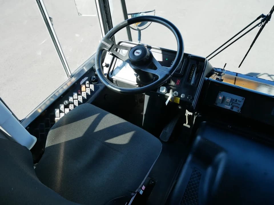 2005 Thomas Built Saf-T-Liner School Bus - Thumbnail 5 2005 Thomas Built Saf-T-Liner School Bus - Thumbnail 5