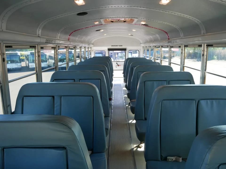 2005 Thomas Built Saf-T-Liner School Bus - Thumbnail 6 2005 Thomas Built Saf-T-Liner School Bus - Thumbnail 6