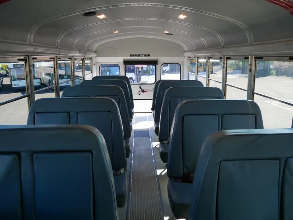 2005 Thomas Built Saf-T-Liner School Bus - Thumbnail 7 2005 Thomas Built Saf-T-Liner School Bus - Thumbnail 7