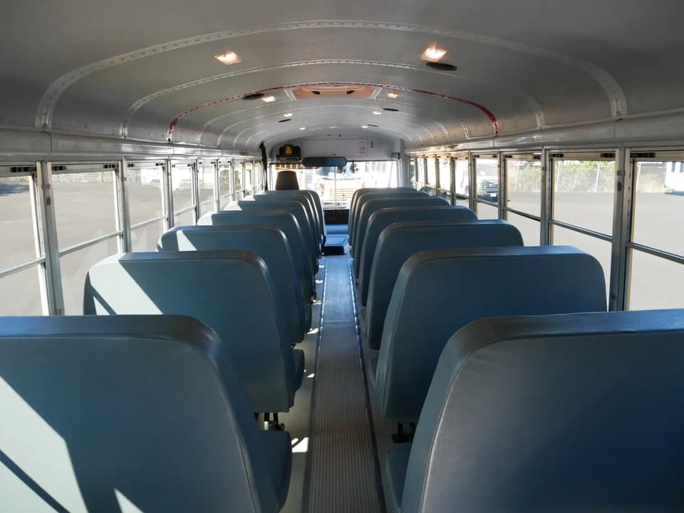 2005 Thomas Built Saf-T-Liner School Bus - Thumbnail 8 2005 Thomas Built Saf-T-Liner School Bus - Thumbnail 8