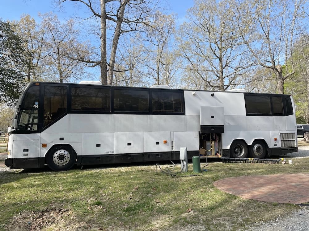 1997 Prevost H3-45 Motorcoach - Thumbnail 3 1997 Prevost H3-45 Motorcoach - Thumbnail 3