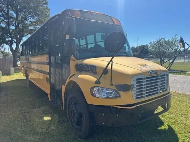 2011 Thomas Saf-T-Liner C2 - Thumbnail 2 2011 Thomas Saf-T-Liner C2 - Thumbnail 2