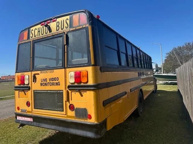 2011 Thomas Saf-T-Liner C2 - Thumbnail 3 2011 Thomas Saf-T-Liner C2 - Thumbnail 3