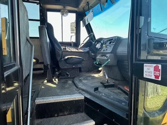 2011 Thomas Saf-T-Liner C2 - Thumbnail 5 2011 Thomas Saf-T-Liner C2 - Thumbnail 5