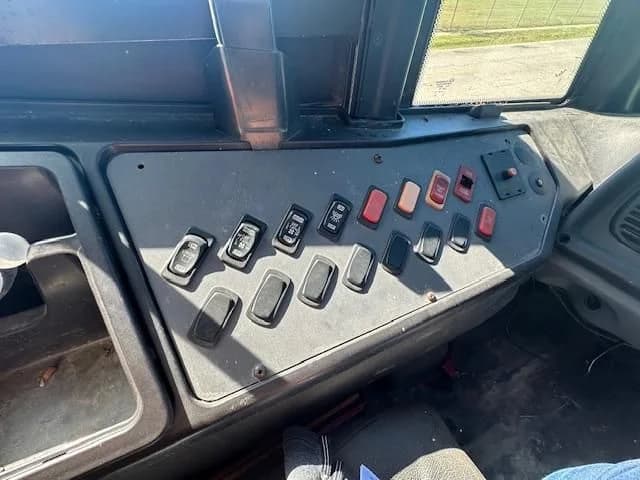 2011 Thomas Saf-T-Liner C2 - Thumbnail 7 2011 Thomas Saf-T-Liner C2 - Thumbnail 7