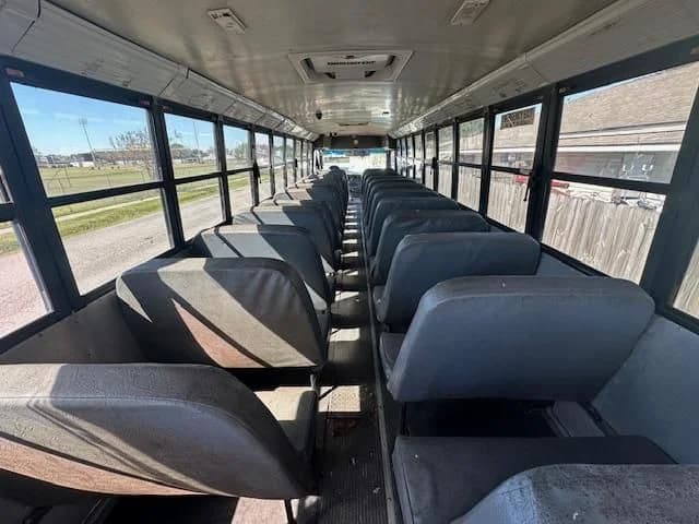 2011 Thomas Saf-T-Liner C2 - Thumbnail 9 2011 Thomas Saf-T-Liner C2 - Thumbnail 9