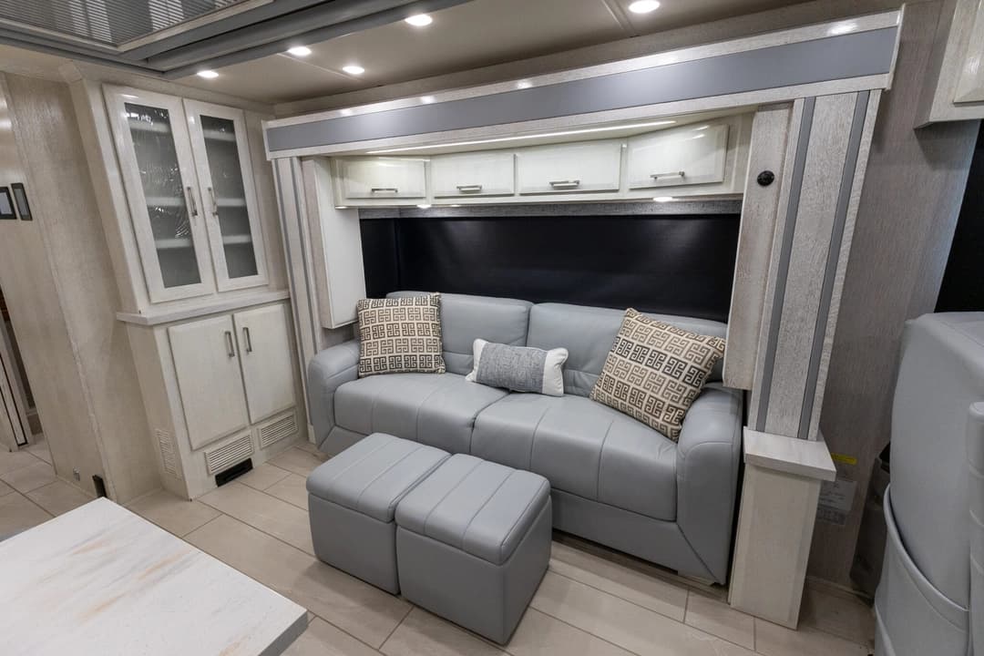 2022 Newmar New Aire 3543 Motorhome - Image 15 2022 Newmar New Aire 3543 Motorhome - Image 15