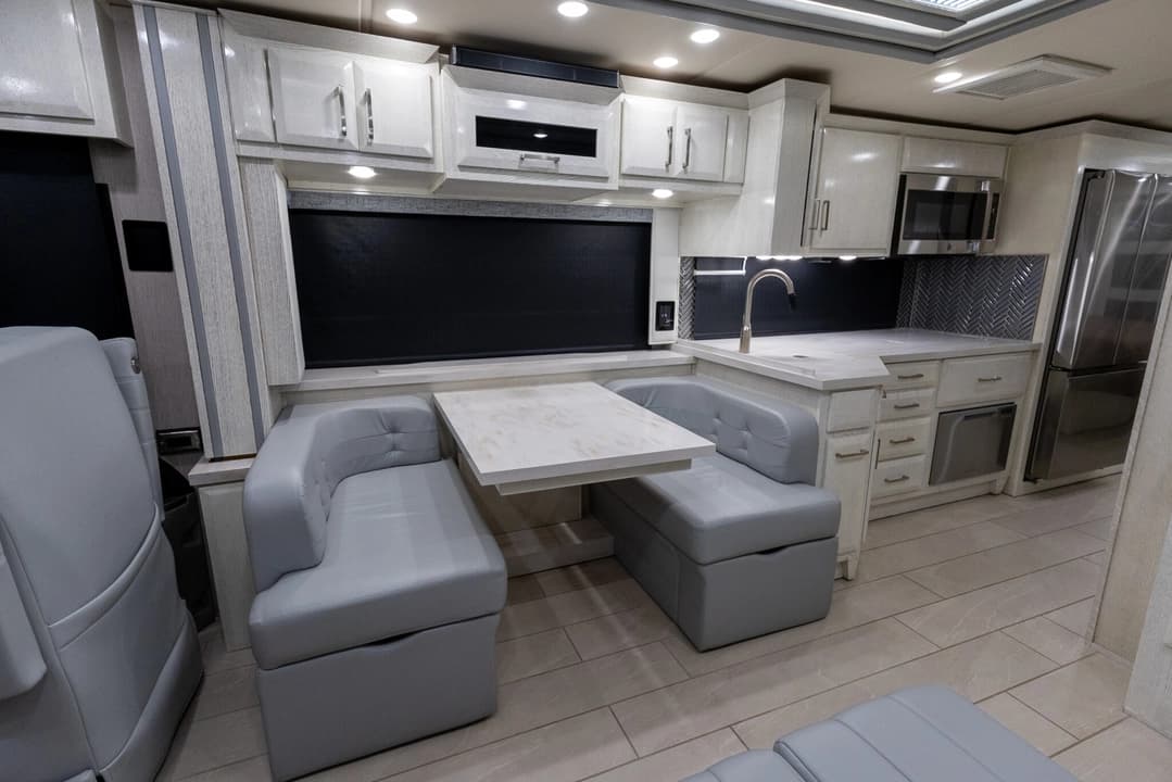 2022 Newmar New Aire 3543 Motorhome - Image 16 2022 Newmar New Aire 3543 Motorhome - Image 16