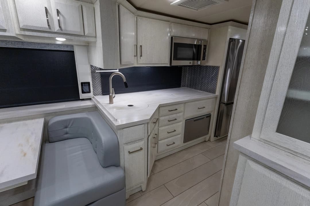 2022 Newmar New Aire 3543 Motorhome - Image 17 2022 Newmar New Aire 3543 Motorhome - Image 17