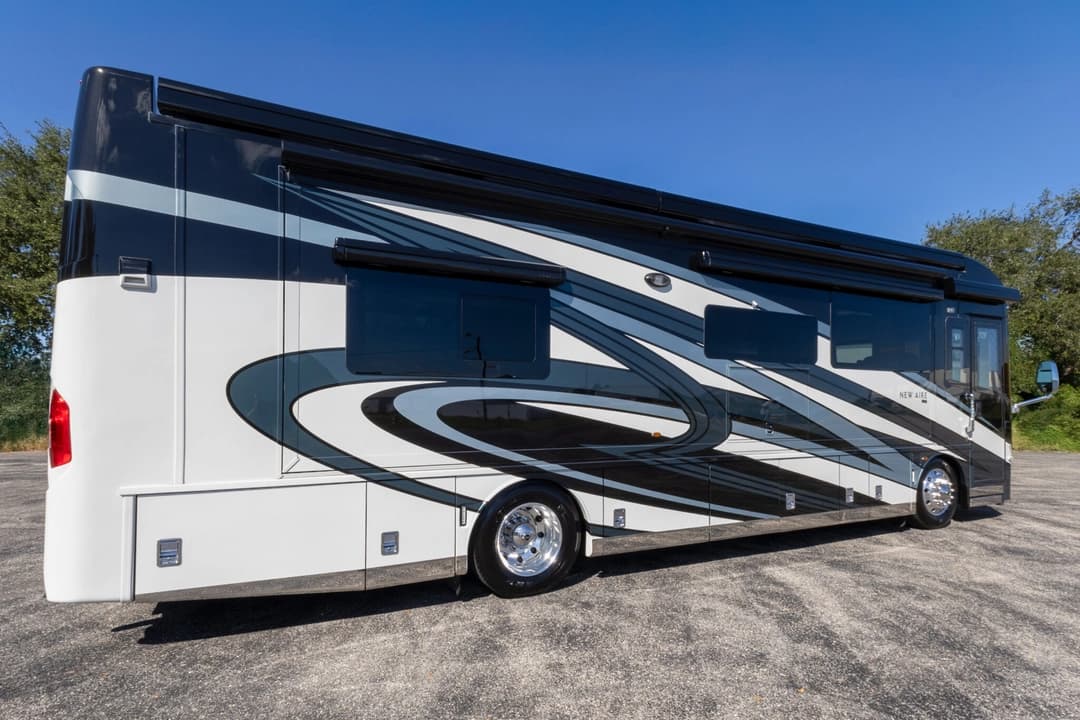 2022 Newmar New Aire 3543 Motorhome - Image 4 2022 Newmar New Aire 3543 Motorhome - Image 4