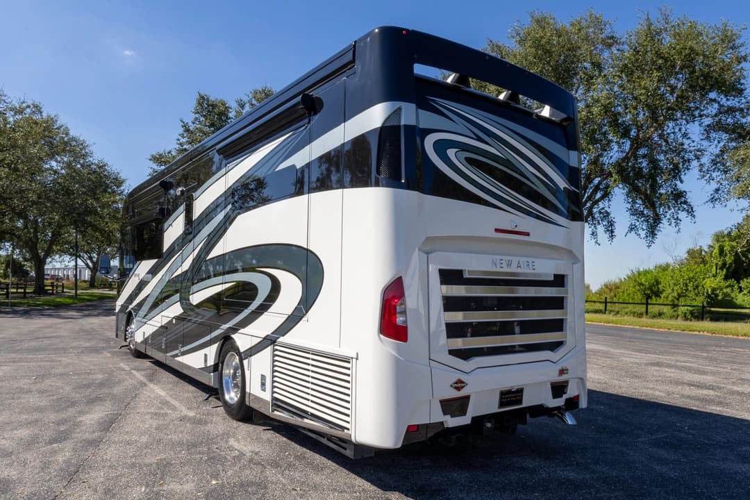 2022 Newmar New Aire 3543 Motorhome - Image 7 2022 Newmar New Aire 3543 Motorhome - Image 7