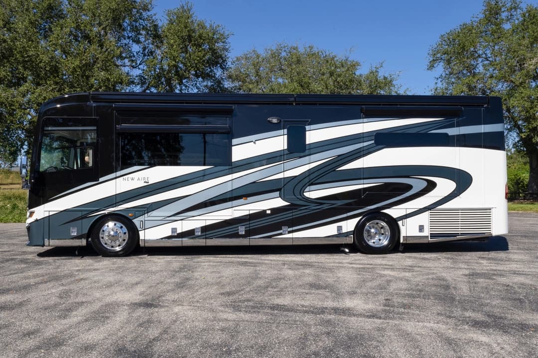 2022 Newmar New Aire 3543 Motorhome - Image 9 2022 Newmar New Aire 3543 Motorhome - Image 9