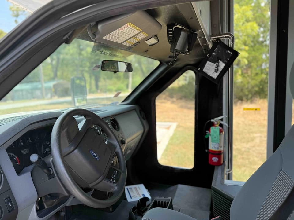 2016 Ford F550 Goshen Shuttle Bus - Image 5 2016 Ford F550 Goshen Shuttle Bus - Image 5