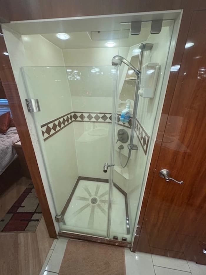 2008 Prevost Parliament H3-45 Motorhome - Image 13 2008 Prevost Parliament H3-45 Motorhome - Image 13