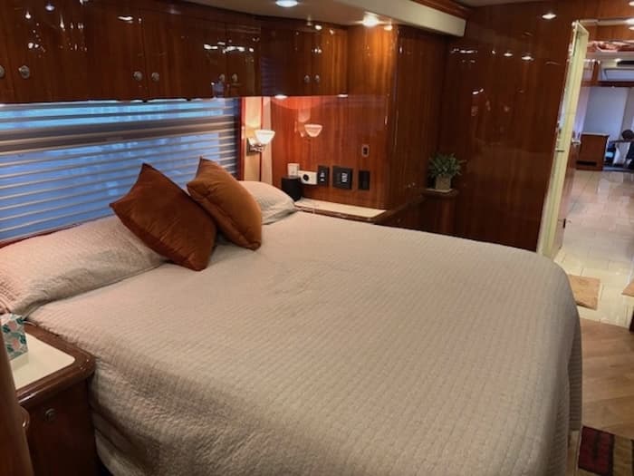 2008 Prevost Parliament H3-45 Motorhome - Image 16 2008 Prevost Parliament H3-45 Motorhome - Image 16