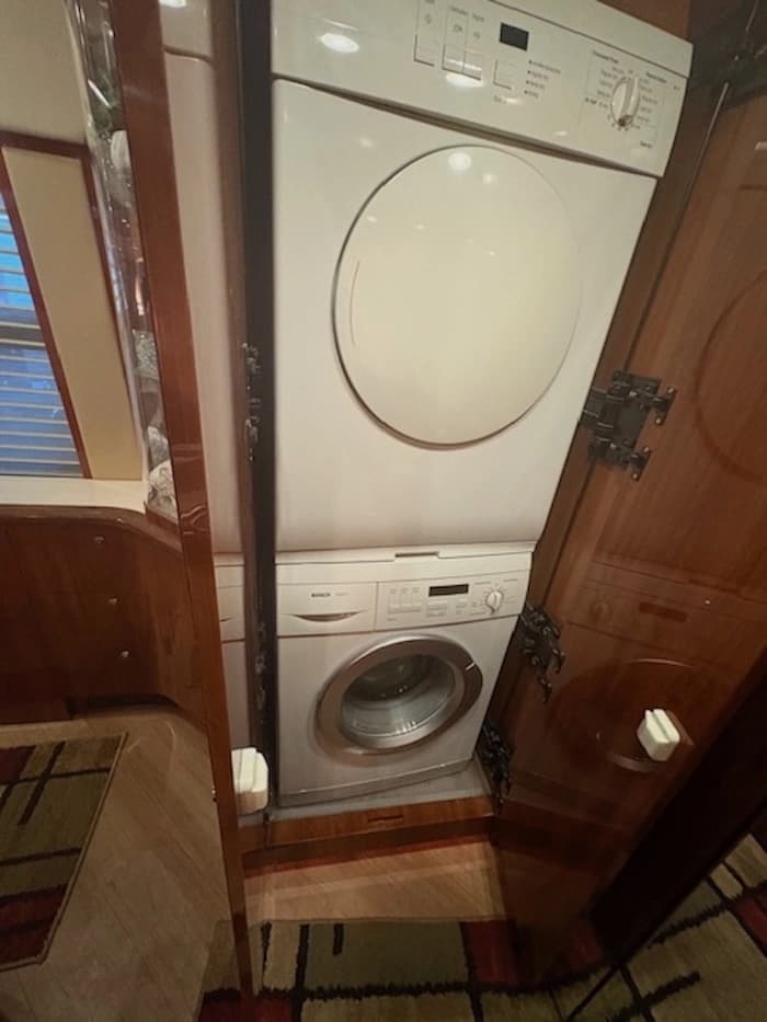 2008 Prevost Parliament H3-45 Motorhome - Image 17 2008 Prevost Parliament H3-45 Motorhome - Image 17