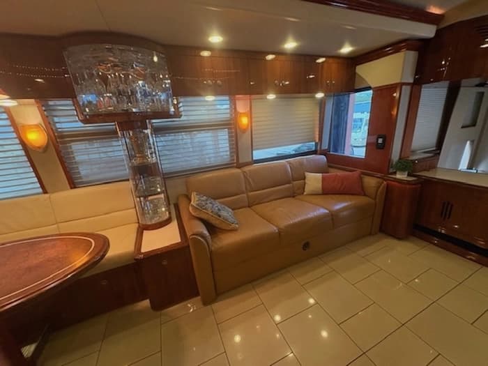 2008 Prevost Parliament H3-45 Motorhome - Image 19 2008 Prevost Parliament H3-45 Motorhome - Image 19