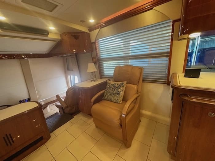 2008 Prevost Parliament H3-45 Motorhome - Image 20 2008 Prevost Parliament H3-45 Motorhome - Image 20