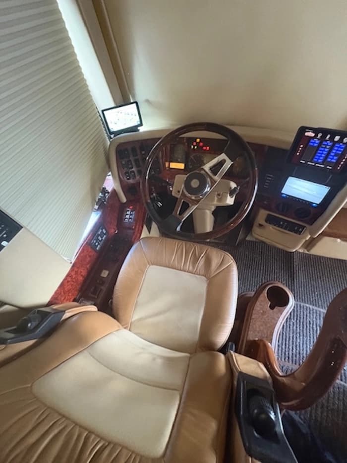 2008 Prevost Parliament H3-45 Motorhome - Image 21 2008 Prevost Parliament H3-45 Motorhome - Image 21