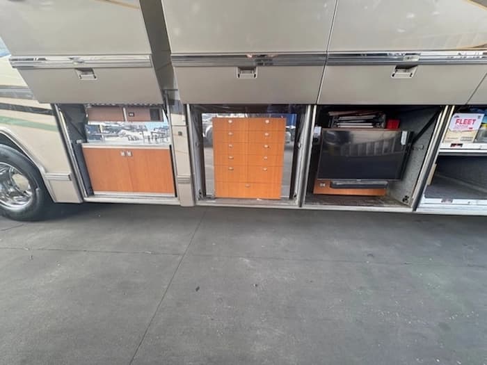 2008 Prevost Parliament H3-45 Motorhome - Image 23 2008 Prevost Parliament H3-45 Motorhome - Image 23