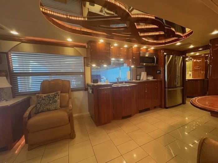 2008 Prevost Parliament H3-45 Motorhome - Image 9 2008 Prevost Parliament H3-45 Motorhome - Image 9