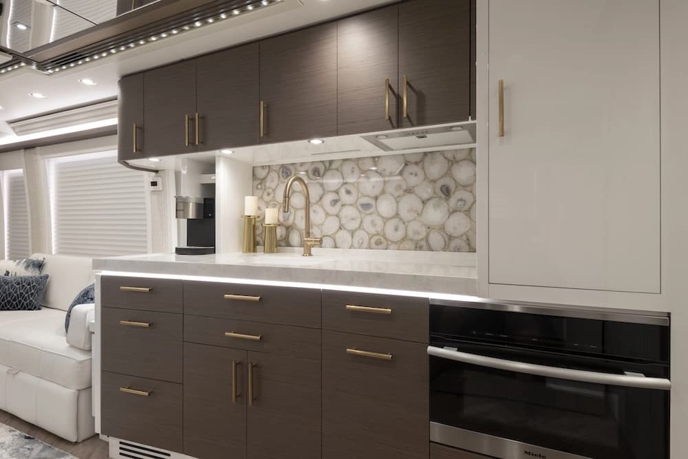 2022 Prevost Elegant Lady H3-45 Motorhome - Thumbnail 11 2022 Prevost Elegant Lady H3-45 Motorhome - Thumbnail 11