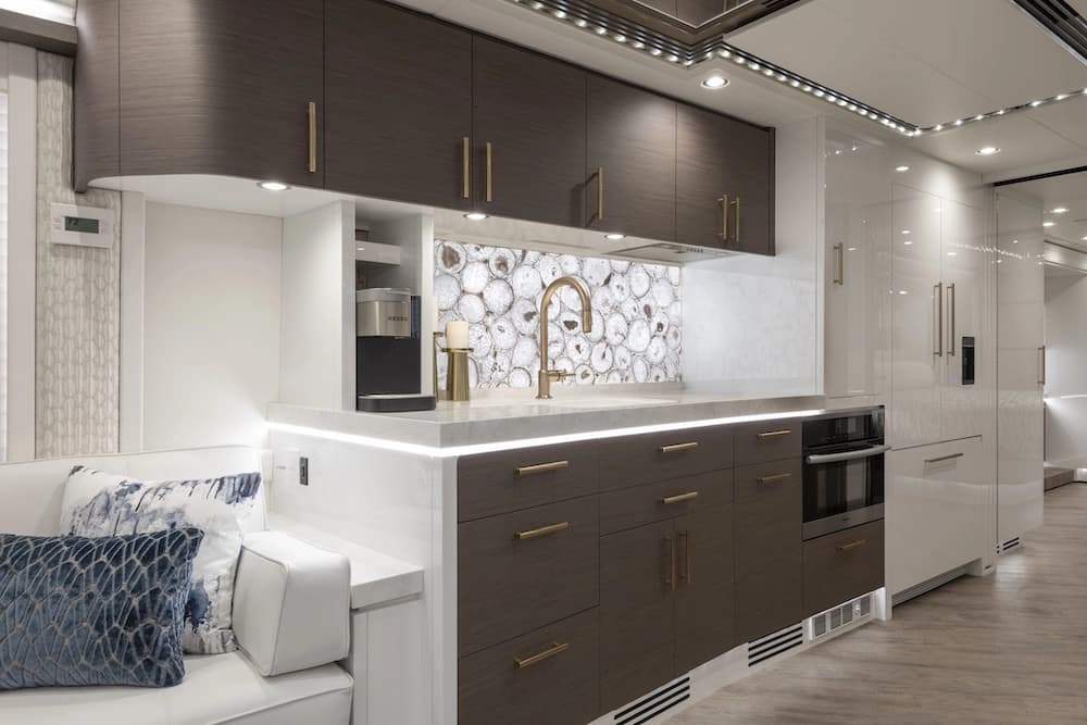 2022 Prevost Elegant Lady H3-45 Motorhome - Thumbnail 12 2022 Prevost Elegant Lady H3-45 Motorhome - Thumbnail 12