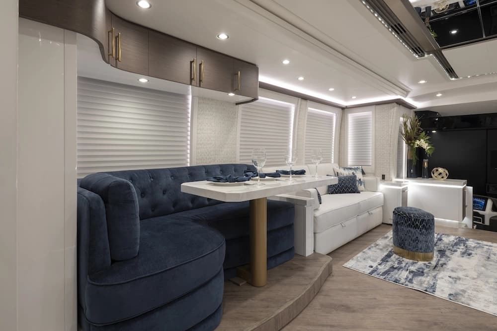 2022 Prevost Elegant Lady H3-45 Motorhome - Thumbnail 13 2022 Prevost Elegant Lady H3-45 Motorhome - Thumbnail 13