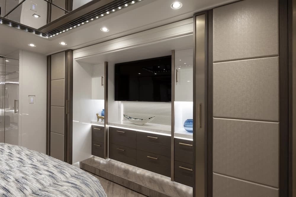 2022 Prevost Elegant Lady H3-45 Motorhome - Thumbnail 16 2022 Prevost Elegant Lady H3-45 Motorhome - Thumbnail 16