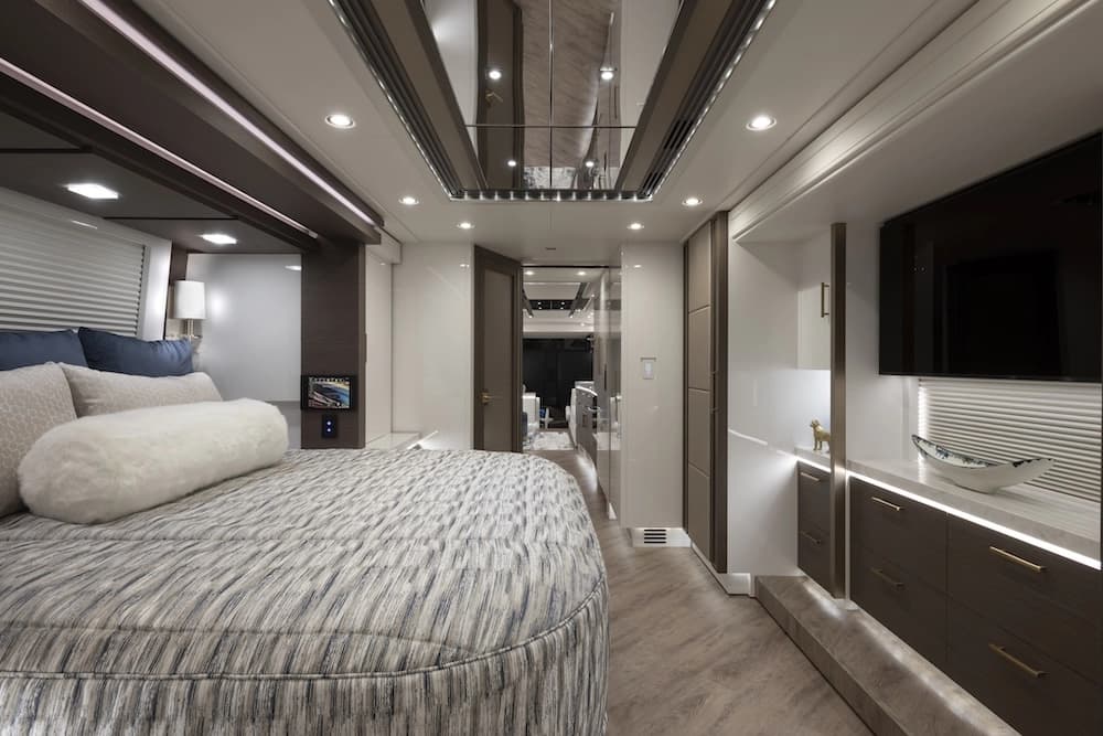 2022 Prevost Elegant Lady H3-45 Motorhome - Thumbnail 17 2022 Prevost Elegant Lady H3-45 Motorhome - Thumbnail 17