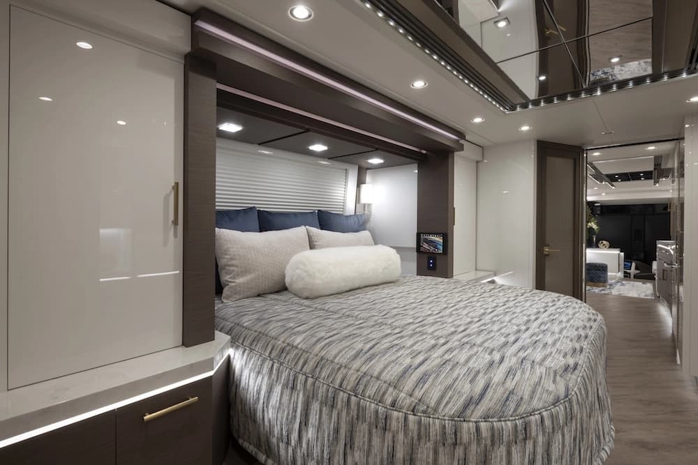 2022 Prevost Elegant Lady H3-45 Motorhome - Thumbnail 18 2022 Prevost Elegant Lady H3-45 Motorhome - Thumbnail 18