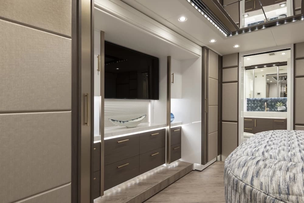 2022 Prevost Elegant Lady H3-45 Motorhome - Thumbnail 21 2022 Prevost Elegant Lady H3-45 Motorhome - Thumbnail 21