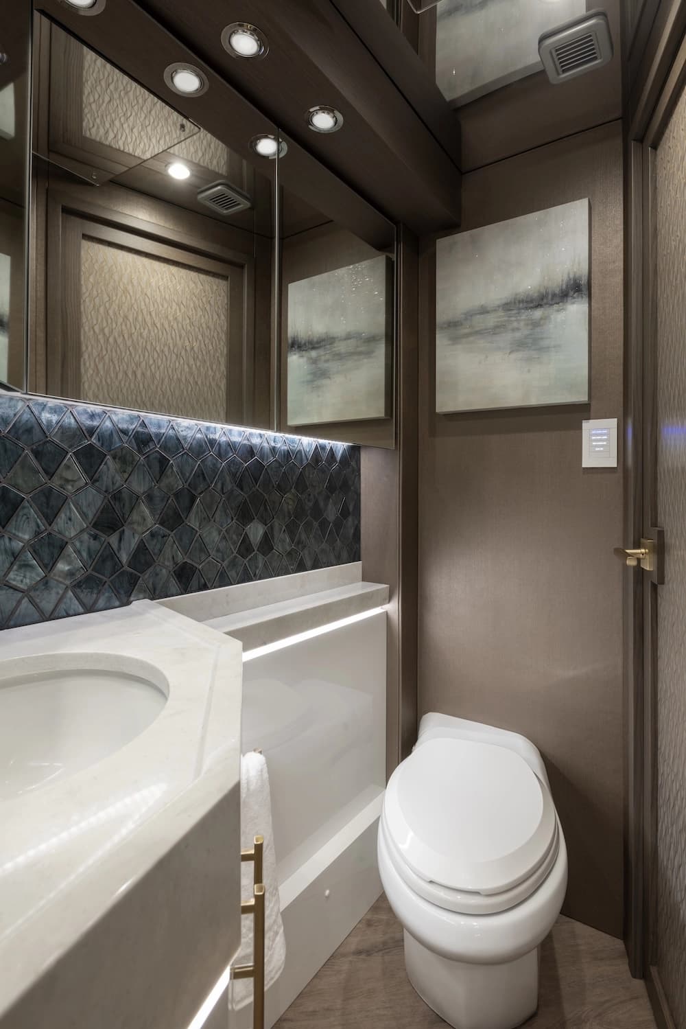 2022 Prevost Elegant Lady H3-45 Motorhome - Thumbnail 23 2022 Prevost Elegant Lady H3-45 Motorhome - Thumbnail 23