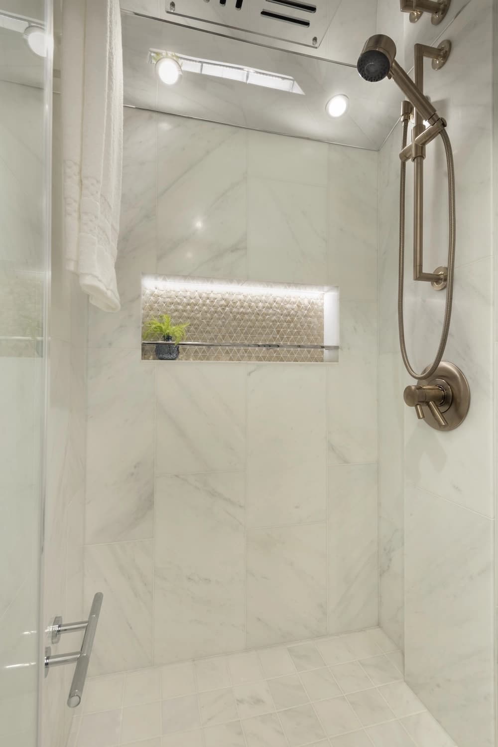 2022 Prevost Elegant Lady H3-45 Motorhome - Thumbnail 25 2022 Prevost Elegant Lady H3-45 Motorhome - Thumbnail 25