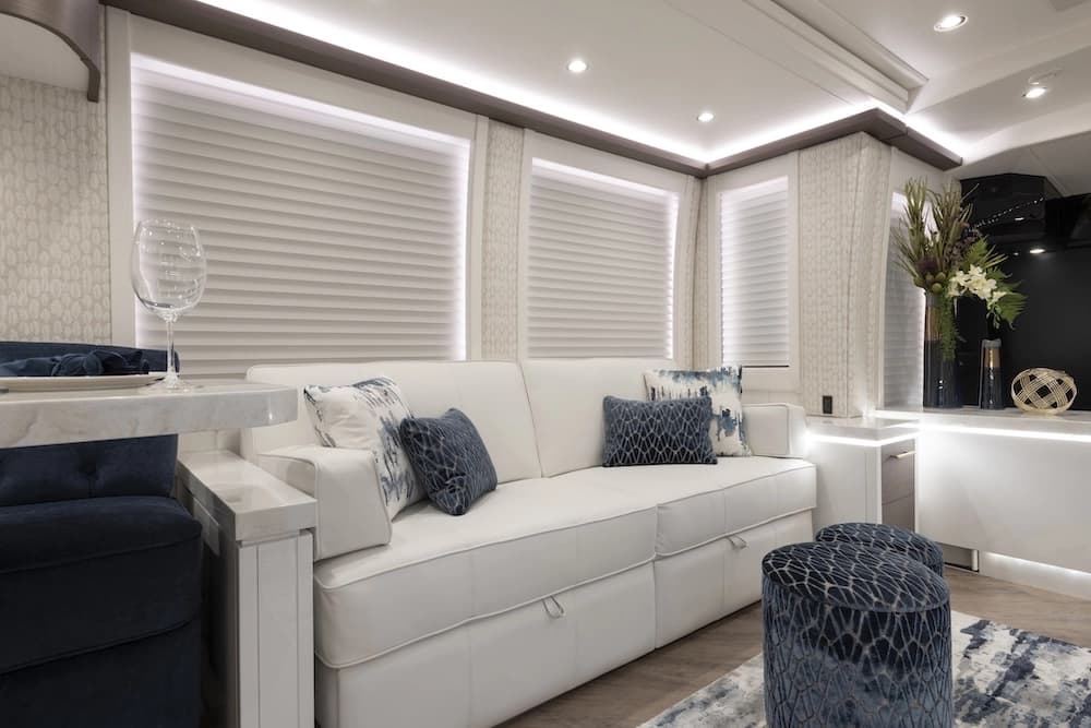 2022 Prevost Elegant Lady H3-45 Motorhome - Thumbnail 4 2022 Prevost Elegant Lady H3-45 Motorhome - Thumbnail 4