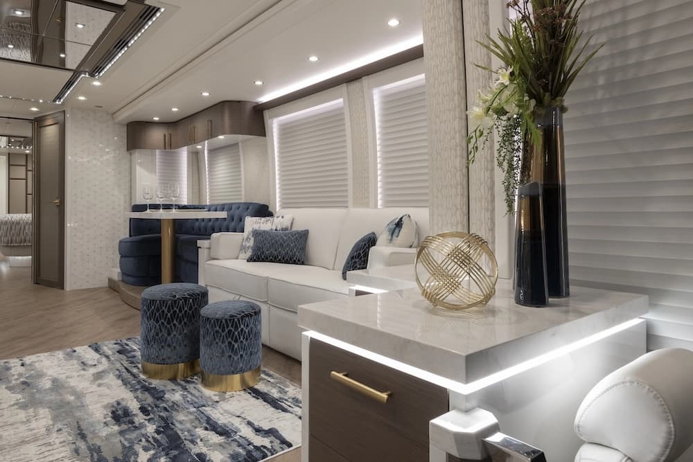 2022 Prevost Elegant Lady H3-45 Motorhome - Thumbnail 6 2022 Prevost Elegant Lady H3-45 Motorhome - Thumbnail 6