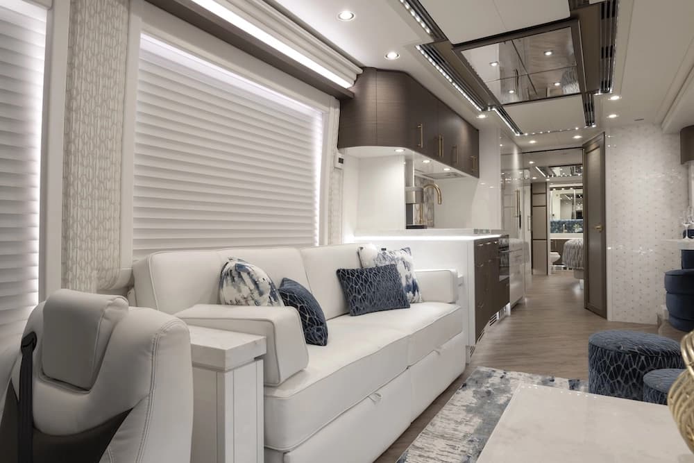 2022 Prevost Elegant Lady H3-45 Motorhome - Thumbnail 7 2022 Prevost Elegant Lady H3-45 Motorhome - Thumbnail 7