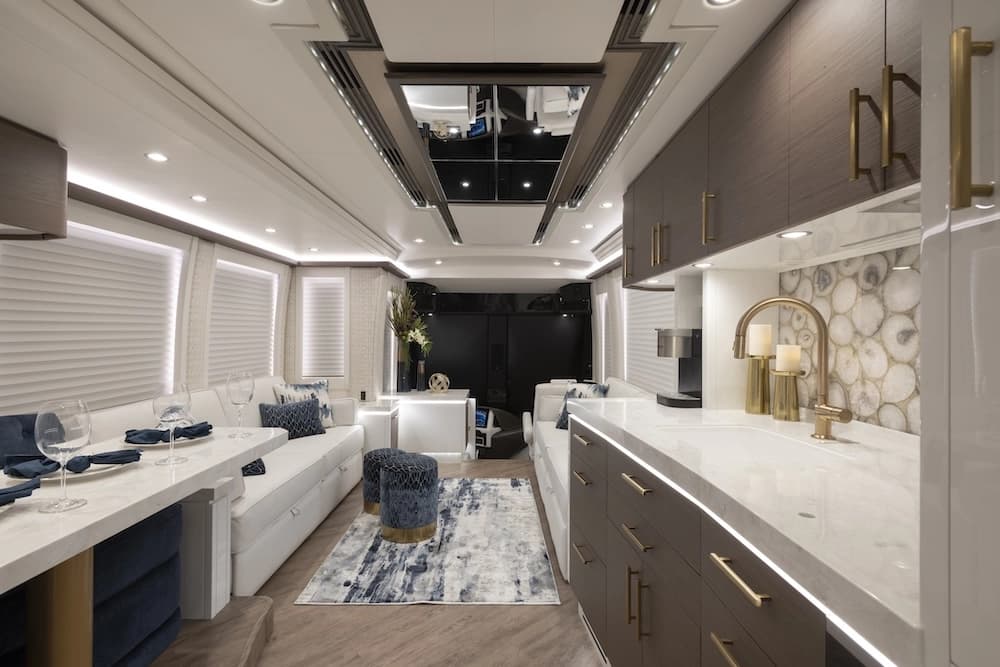 2022 Prevost Elegant Lady H3-45 Motorhome - Thumbnail 8 2022 Prevost Elegant Lady H3-45 Motorhome - Thumbnail 8